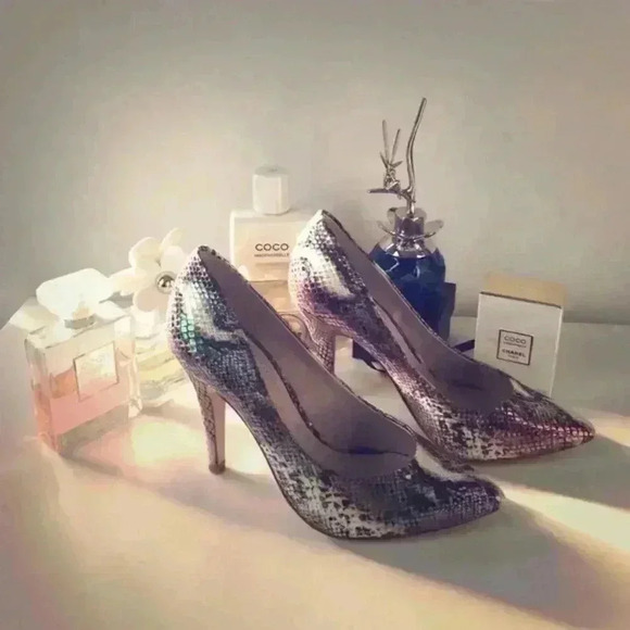 BCBGeneration Cielo Multi Iris Snake Pump - Picture 7 of 14